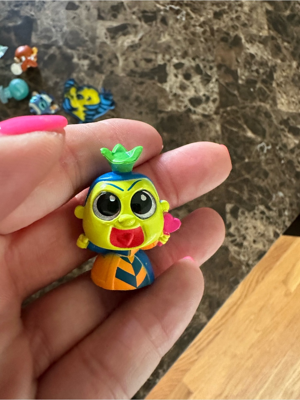 Neon queen of hearts doorable